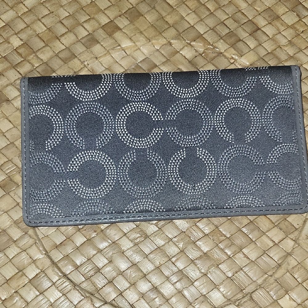 COACH BOOK FOLD.